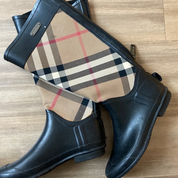 Burberry Shoes - Burberry rain boots